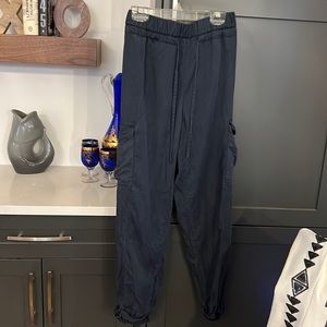 Navy Lululemon size 4 pant